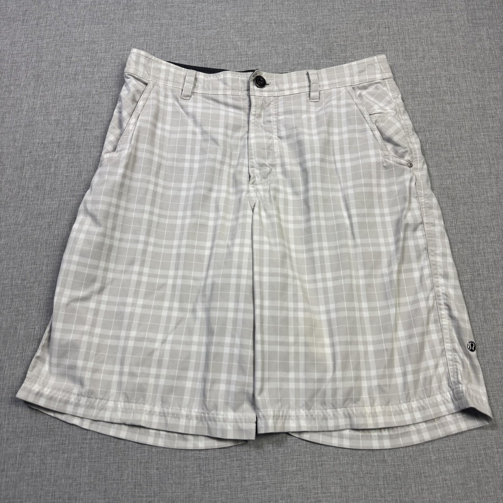 Lululemon Shorts Mens 32 Gray Athletic Pockets Quick Dry Lightweight 11 Inseam